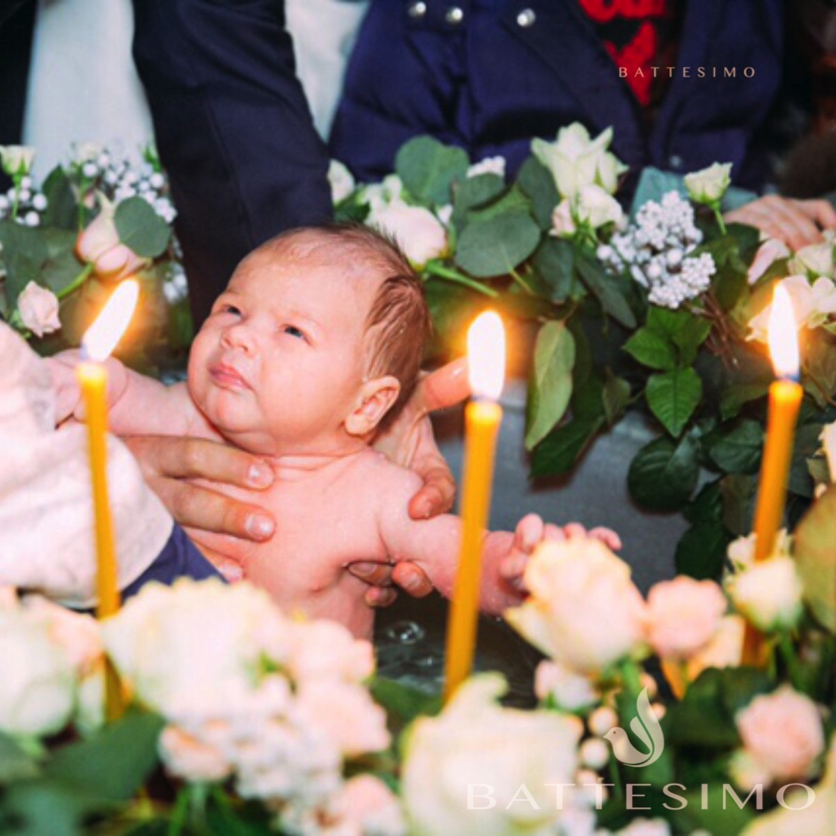 Крестины младенца. Украшение купели для крещения цветами. «таинство крещения» крещение господне. Купель для крещения младенцев. Платье для церкви на крещение.