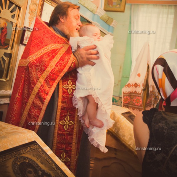 Крещение ребенка в храме Москвы